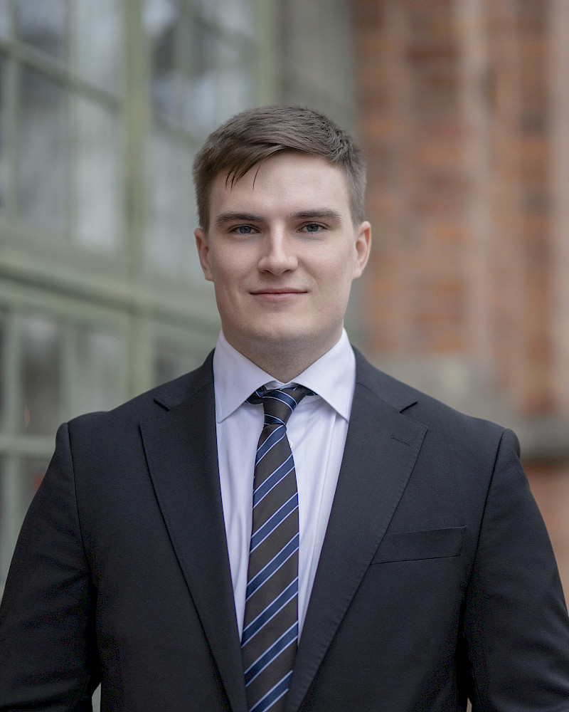 Hallin Löfgren Juristbyrå AB - Team - Viktor Löfgren, Lawyer and Founder